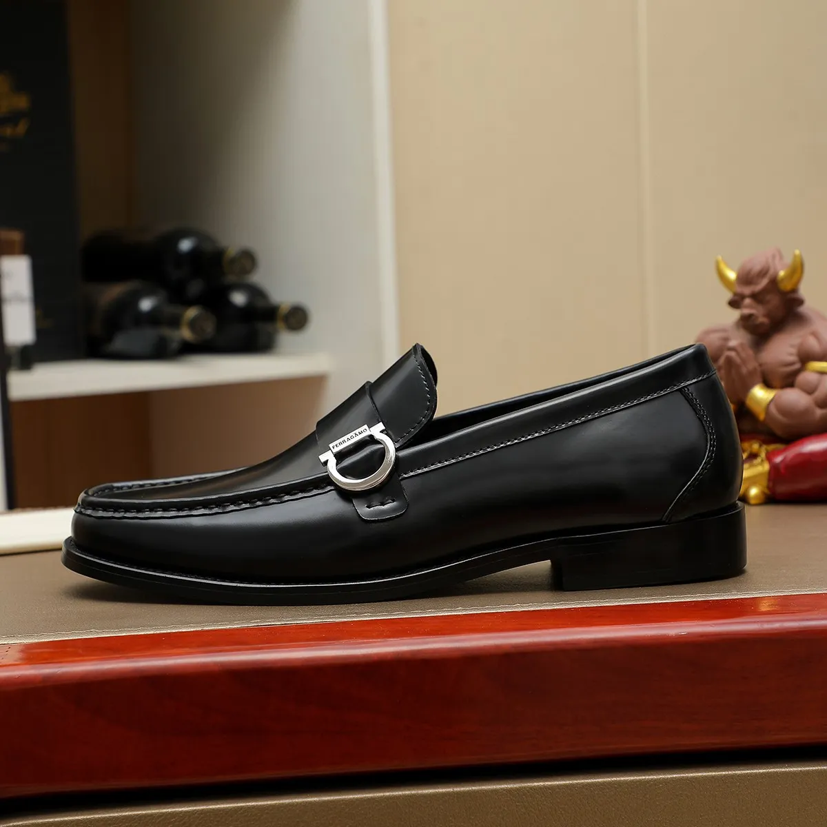 Men's shoes 250 Ferragamo [Ferragamo] top imported suit men's shoes 💯Original copy of the official website, product materials: selected imported embossed calfskin + luxury hardware buckle accessories ~ imported water-dyed cow 🐂 leather lining. Strong three-dimensional visual effect, original combination outsole, multiple colors available😘 Size: 39-44 (38.45.46. Customized)